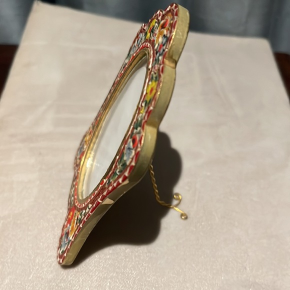 Vintage MICRO MOSAIC Italian Scalloped Easel Frame Floral with Oval Opening - Picture 14 of 15